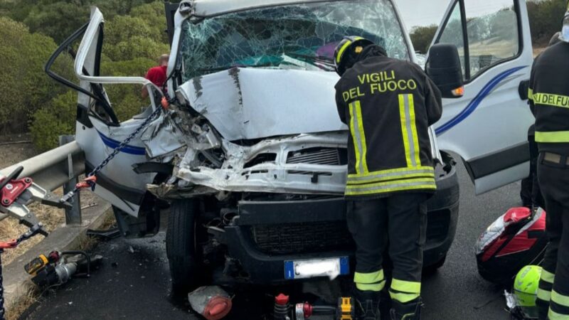 Incidente sulla A19: intervento dei VVF di Enna per liberare conducente intrappolato