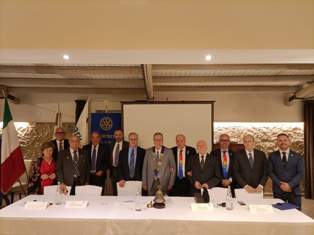 Passaggio della Campana al Rotary Club Piazza Armerina. Mauro Silvestri il nuovo presidente