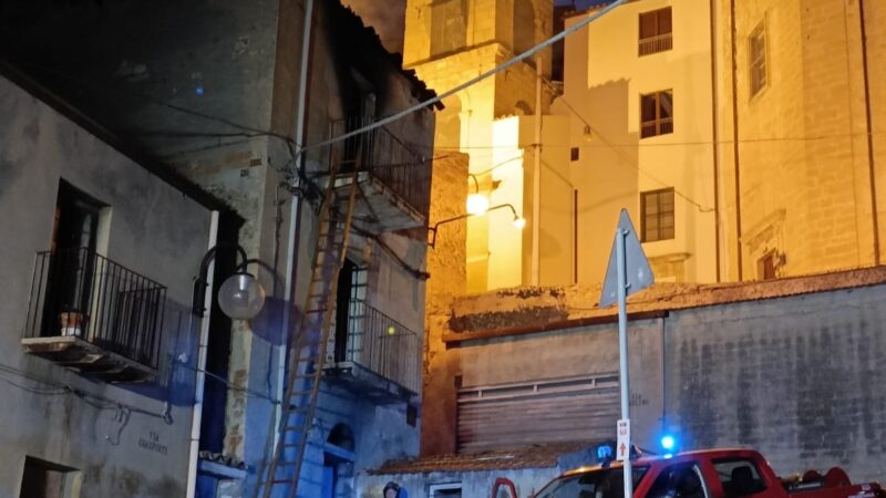 Incendio in una abitazione di Leonforte