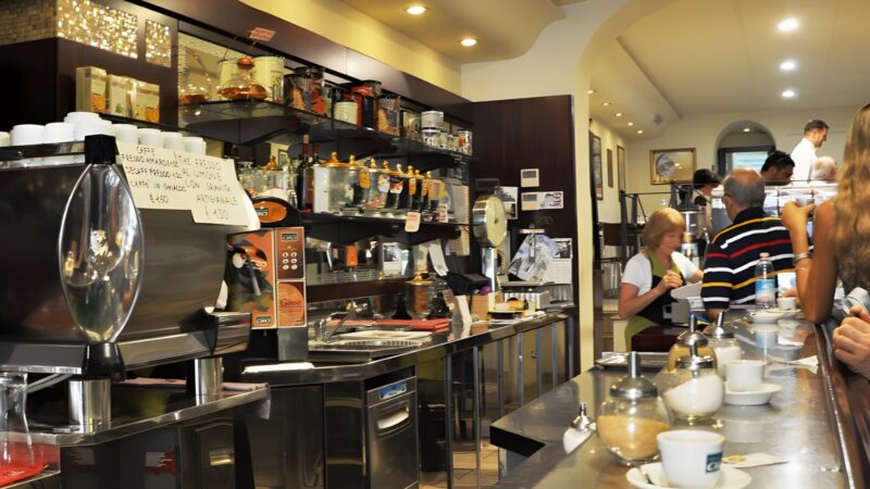 I motivi per i quali il caffè al bar potrebbe presto aumentare