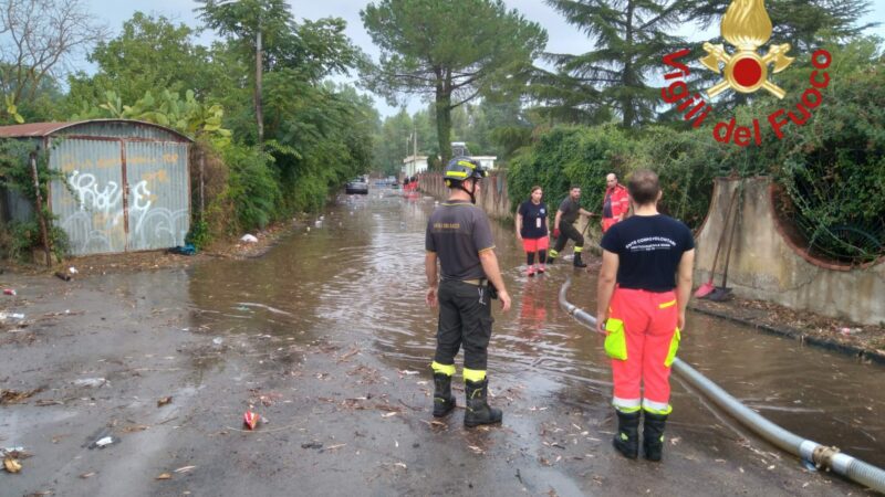 Nubifragio su Pergusa. Evacuata da Vigili del Fuoco la piscina comunale per allagamento