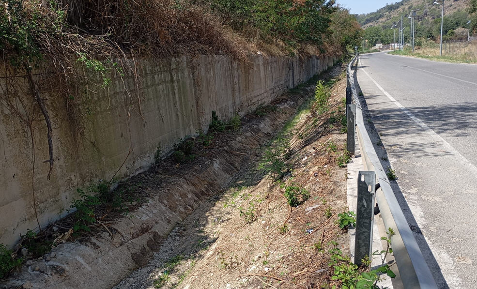 Manutenzione dei canaloni di scolo lungo la SS117 bis: responsabilità e interventi del comune di Piazza Armerina