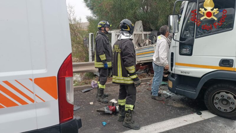 Incidente sulla A19: coinvolti due mezzi pesanti