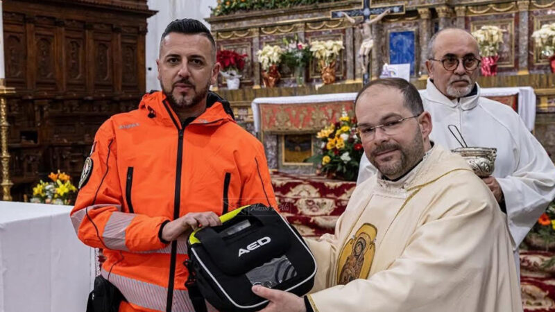 Odv Armerina Emergenza Protezione Civile dona un defibrillatore alla Basilica di Piazza Armerina