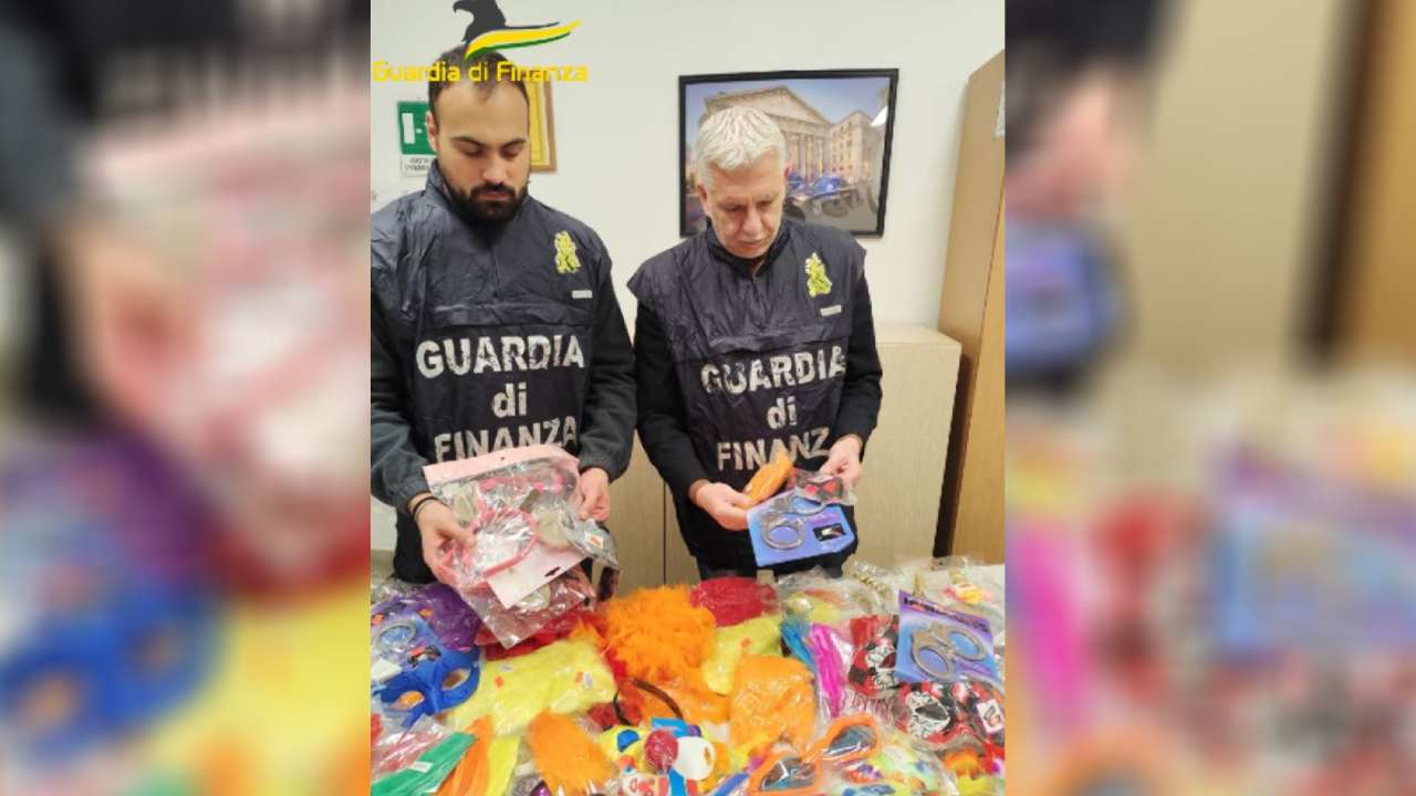 Sequestrati a Piazza Armerina centinaia di articoli di carnevale pericolosi